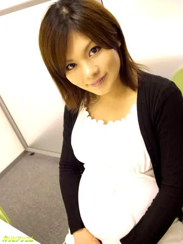 Pregnant Japanese Woman in Lingerie Fucks Missionary