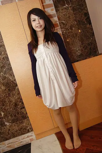 Japanese Woman Removes Pantyhose and Spreads Her Legs in the Bathroom