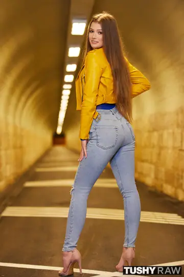Olivia Sparkle – Thick Brunette in Jeans and High Heels Takes Anal Cowgirl and Missionary