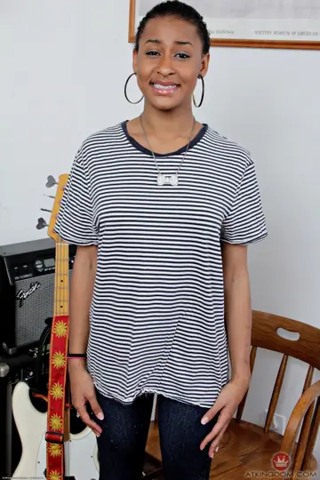 Jazzy Jamison – Skinny Ebony Babe Strips Off Her Jeans and Plays with a Dildo