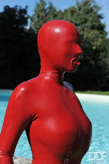 Tall PAWG in Latex Masturbates with a Dildo by the Pool
