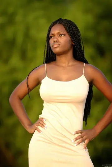 Deserea – Tall Ebony Beauty Bares Her Big Tits on the Beach