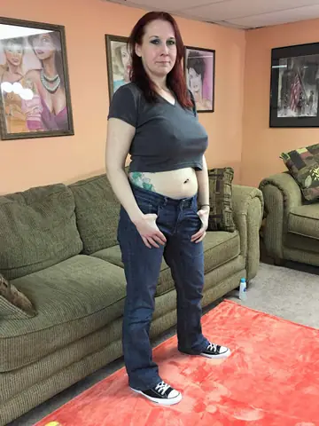 Lia Shayde – Thick Redhead MILF with Big Tits Uses a Toy in Her Pussy