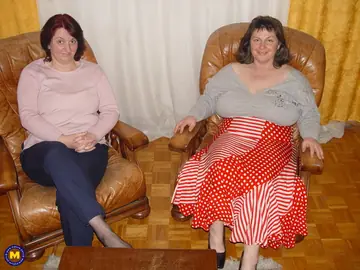 Mature Curvy Women Finger and Lick Hairy Pussies