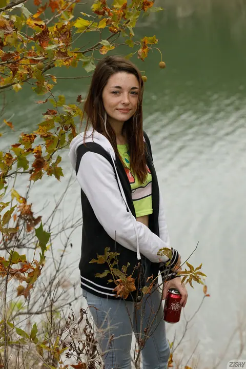 Hannah Tarley: Slim Brunette Shows Her Ass and Small Natural Tits in Jeans Outdoors – photo 1 of 12