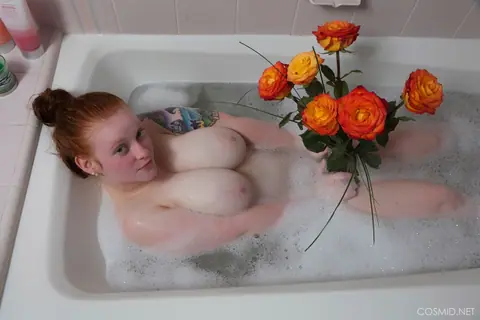Kaycee Barnes: Thick Pale Redhead Flaunts Her Big Tits and Ass in the Bathroom – photo 8 of 16