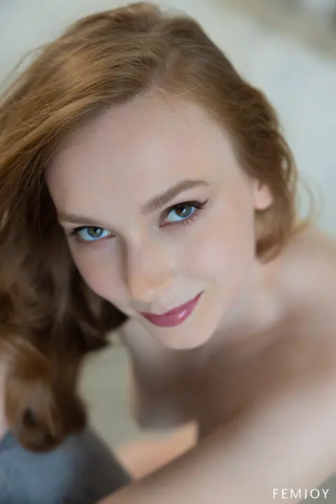 Vicki Wade: Redhead Undresses and Spreads Her Hairy Pussy Wide – photo 19 of 20