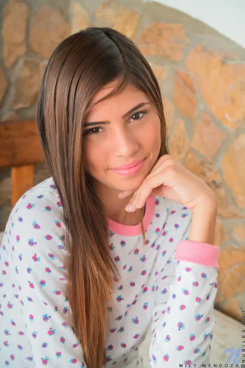 Mily Mendoza: Latina in Yoga Pants Spreads Her Shaved Pussy – photo 2 of 20