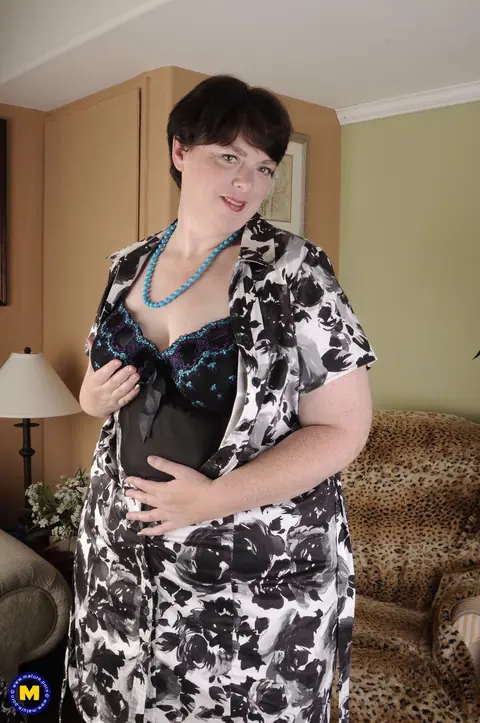 Mature BBW with Big Tits Poses Nude – photo 7 of 20