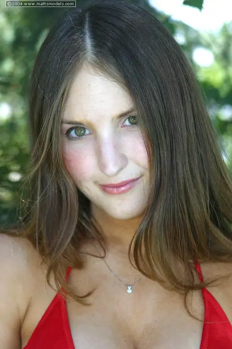Mandy Miller: Tall Brunette Strips Off Her Bikini and Spreads Her Pussy Outdoors – photo 2 of 16