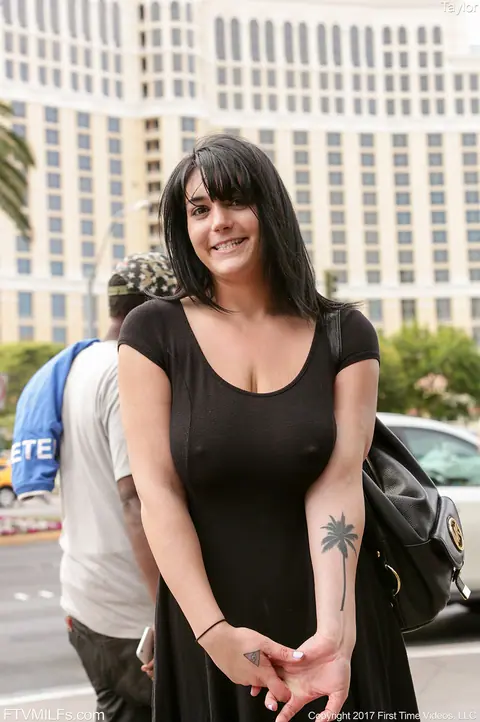 Lisa Lexington: Tall Brunette MILF Flashes Her Big Tits Outdoors – photo 17 of 20