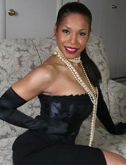 Semmie Desuora: Mature Ebony Brunette Unveils Big Natural Tits from Corset – photo 1 of 14
