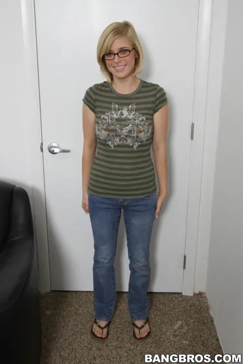 Penny Pax: Petite Blonde MILF in Lingerie, Jeans and Glasses Poses – photo 2 of 20