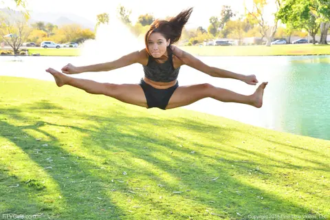Zoe Bloom: Skinny Brunette Exercises Outdoors in Shorts by the Water – photo 9 of 20