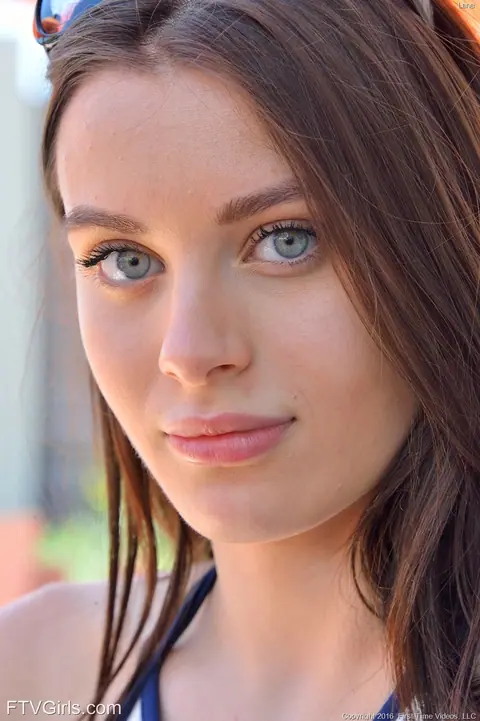 Lana Rhoades: Brunette with Big Tits Strips Out of Her Shorts on a Nature Hike – photo 5 of 16