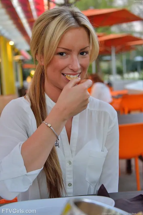 Tall Slim Blonde Undresses Out of Her Jeans and Heels in Public – photo 16 of 20