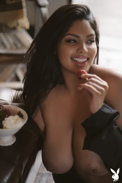 Jocelyn Corona: Tall Latina with Big Natural Tits Strips Out of Her Lingerie – photo 5 of 16