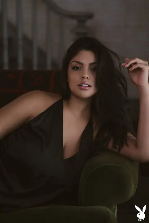Jocelyn Corona: Tall Latina with Big Natural Tits Strips Out of Her Lingerie – photo 7 of 16