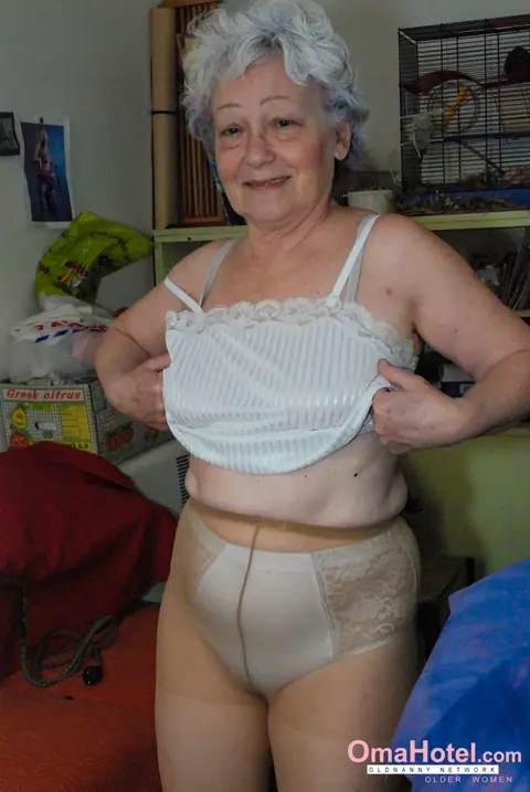 BBW Mature Woman Takes Cock and Uses a Dildo – photo 5 of 20