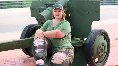 Mature PAWG Poses Outdoors on an Artillery Gun – photo 12 of 12
