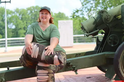 Mature PAWG Poses Outdoors on an Artillery Gun – photo 2 of 12