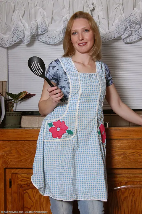 Pale Redhead MILF Unveils Trimmed Pussy in the Kitchen – photo 2 of 20