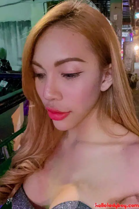 Thick Asian Trans Woman in a Bikini Poses on the Beach – photo 1 of 20