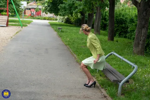 Gia Bawerk: Slim Mature Blonde Strips Outdoors and Fingers Her Pussy – photo 2 of 20
