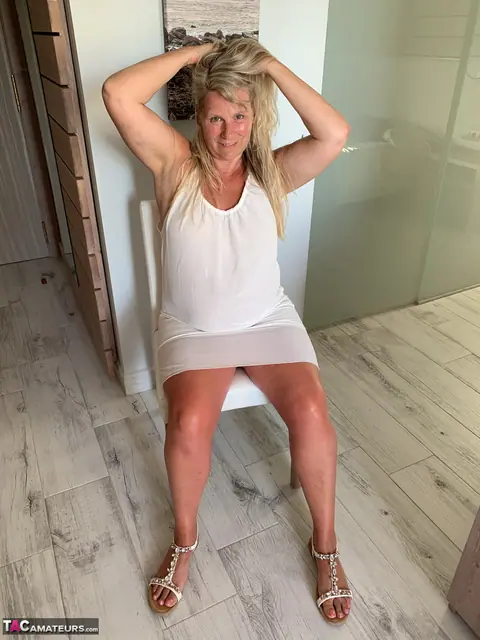 Sweet Susi: Curvy Blonde MILF Hikes Her Dress and Shows Her Small Natural Tits – photo 2 of 20