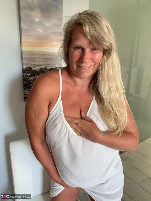 Sweet Susi: Curvy Blonde MILF Hikes Her Dress and Shows Her Small Natural Tits – photo 5 of 20