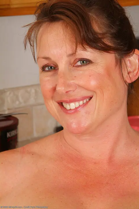 Marishka: Busty Mature Housewife Undresses and Fingers in the Kitchen – photo 9 of 20