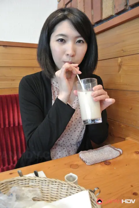 Black-Haired Asian MILF Spreads Her Hairy Pussy for Sex – photo 1 of 20