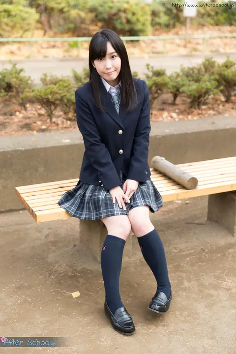 Yui Kasugano: Asian Brunette Pulls Down Her Panties to Show Her Bare Ass – photo 3 of 16