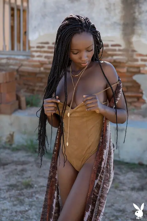 Shasta Wonder: Skinny Ebony Babe Spreads Her Pussy by the Beach Hut – photo 13 of 16