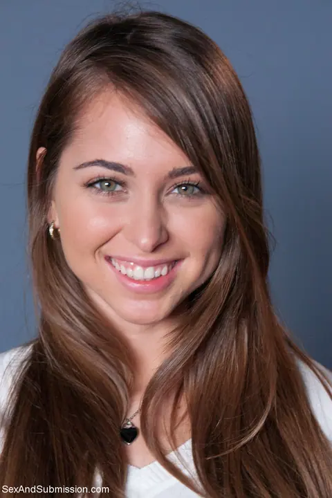 Riley Reid: Skinny Brunette Strips to Her Socks and Spreads Her Pussy – photo 4 of 20