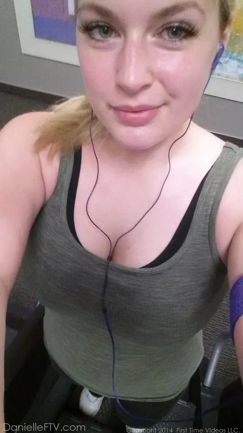 Danielle Delaunay: Busty Blonde Poses in Lingerie Selfies with Glasses – photo 13 of 14