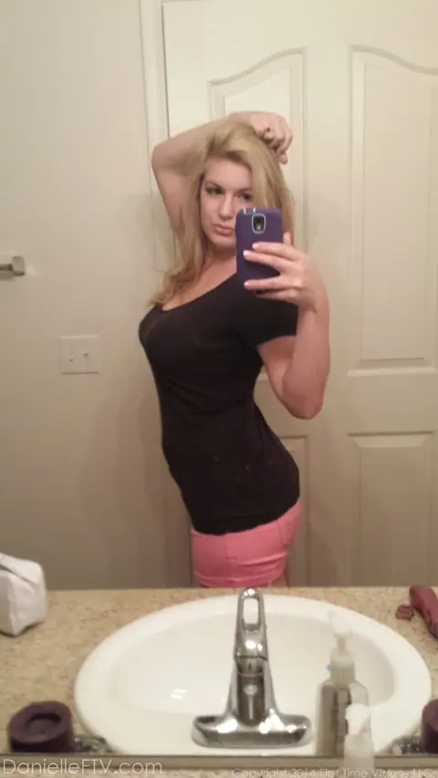Danielle Delaunay: Busty Blonde Poses in Lingerie Selfies with Glasses – photo 3 of 14