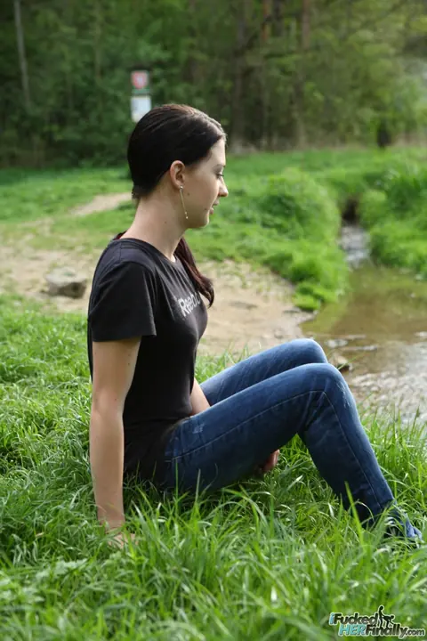 Sarah Lollypop: Skinny Brunette in Jeans Takes Anal in the Woods – photo 1 of 21