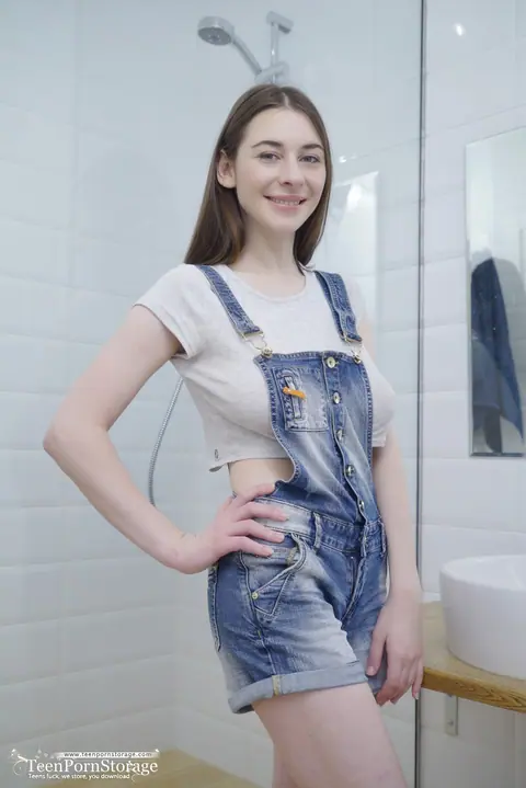 Busty Clary: Brunette with Big Natural Tits Masturbates in Shorts – photo 2 of 20