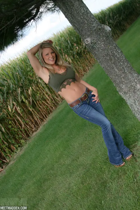 Meet Madden: Slim Blonde MILF Strips Off Her Jeans in the Backyard – photo 1 of 15