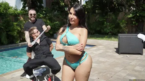 Lela Star: Latina with Big Tits Flashes Her Breasts Outdoors – photo 17 of 21