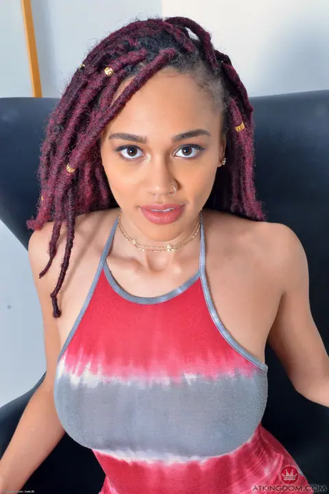 Julie Kay: Tall Ebony Beauty Spreads Her Pussy Wide – photo 2 of 16