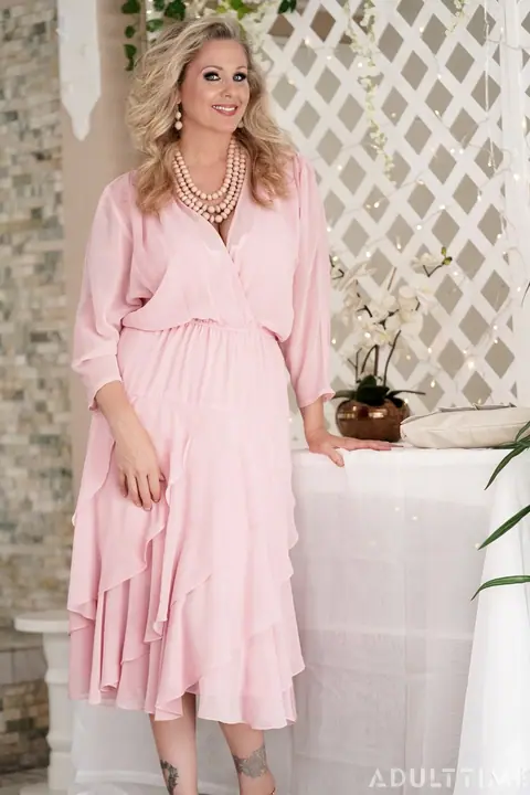 Julia Ann: Skinny Blonde MILF in Lingerie and Skirt for Lesbian Session – photo 3 of 15