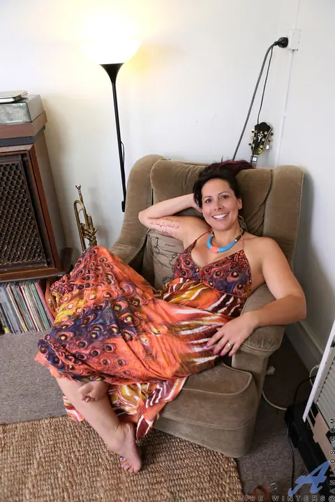 Jade Winters: Busty Mature Brunette Undresses and Spreads Wide – photo 1 of 20