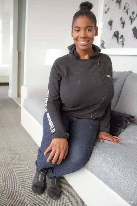 Ebony BBW Shows Off Her Massive Tits in Jeans – photo 5 of 16