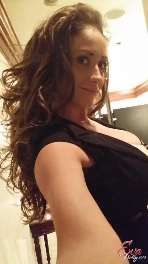 Eva Notty: Tall Brunette MILF with Big Enhanced Tits Takes Mirror Selfies – photo 7 of 16