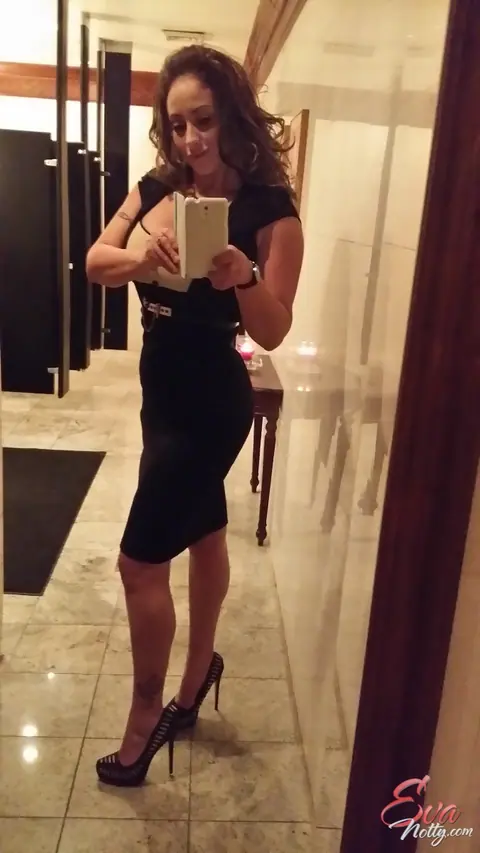 Eva Notty: Tall Brunette MILF with Big Enhanced Tits Takes Mirror Selfies – photo 8 of 16