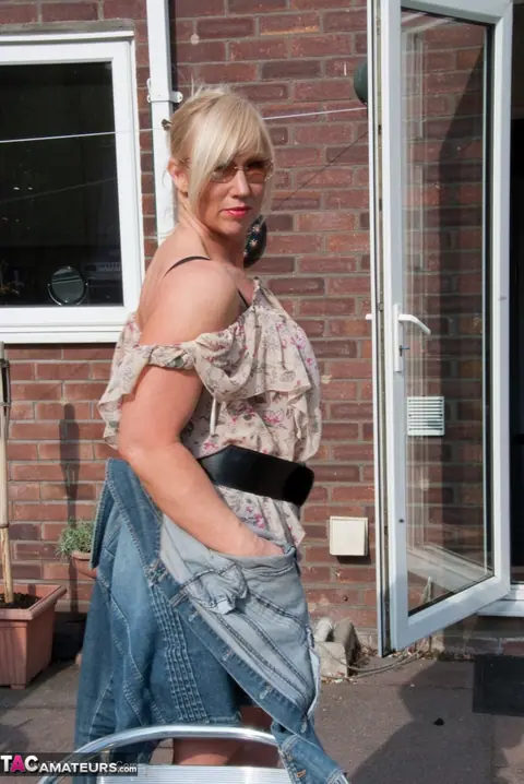 Melody Charm: Curvy British MILF Strips on Patio and Fingers Her Pussy – photo 3 of 20