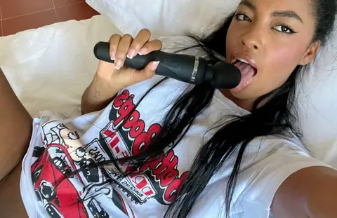 Sofi Vega: Colombian BBW in Panties Toys Her Pussy and Spreads Wide – photo 19 of 19
