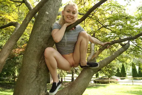 Emma Starletto: Skinny Blonde Spreads Her Pussy Outdoors – photo 5 of 16
